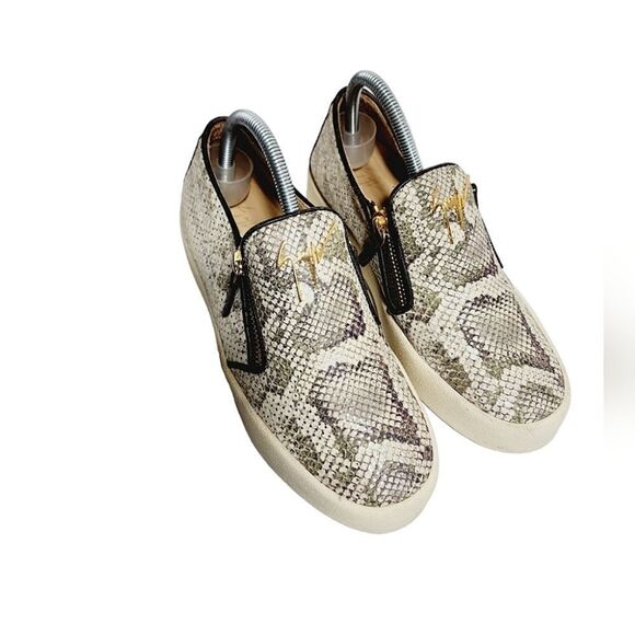 Giuseppe Zanotti  - Picture 1 of 15
